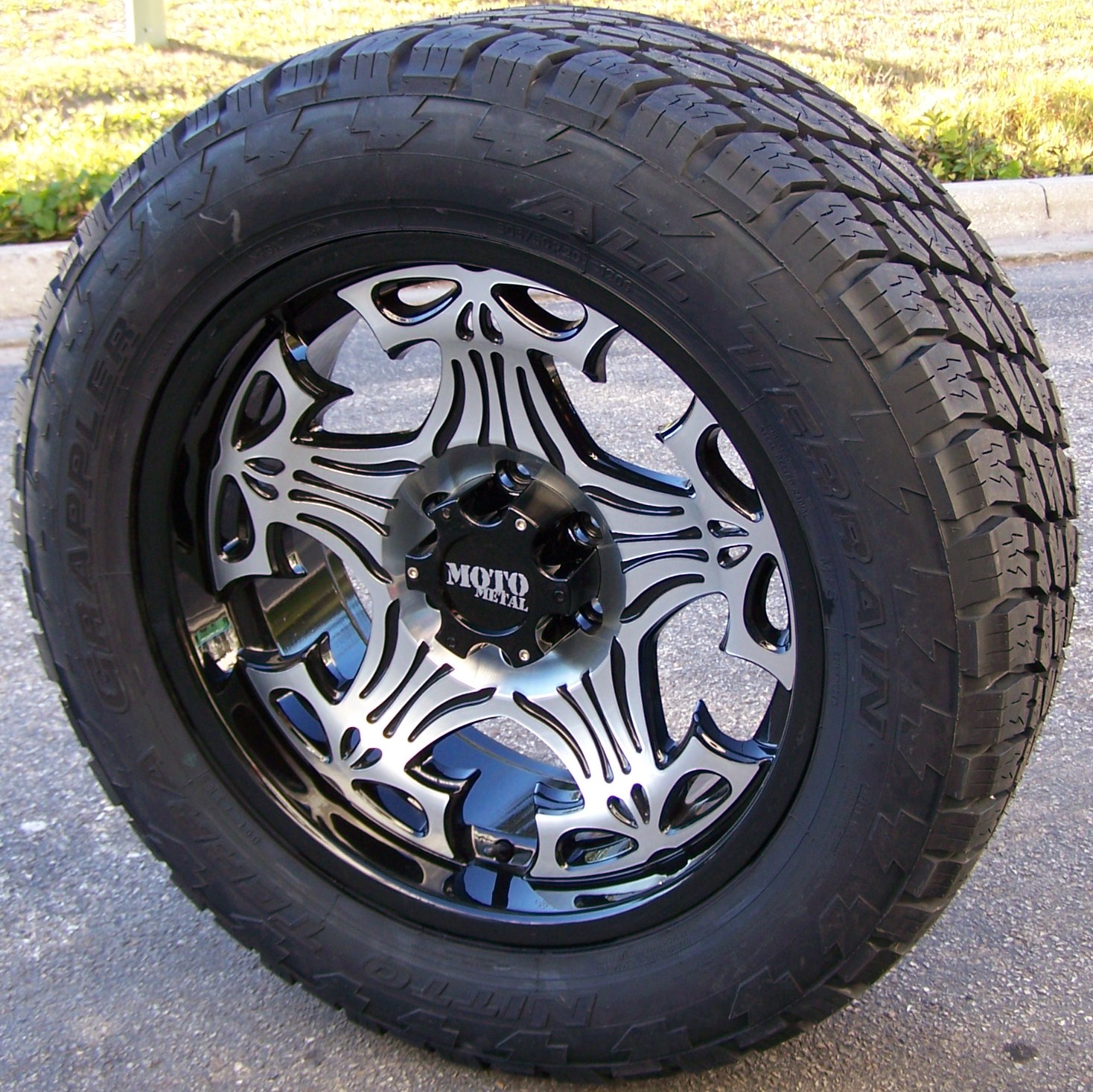 17 Motometal Skull Wheels Nitto Terra Grappler Tires Chevy GMC 4x4