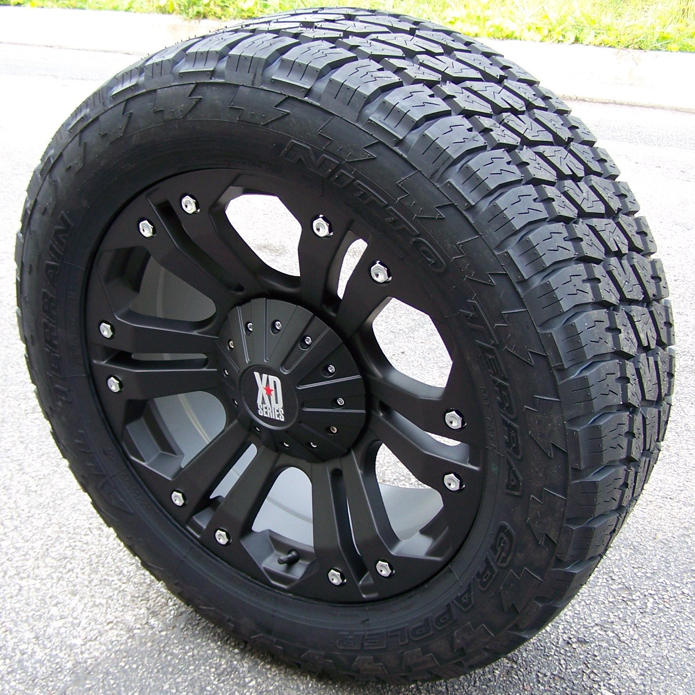Jeep 18 wheels 33 tires #1